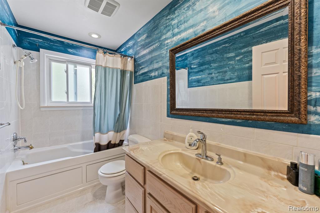 9220 Garden Terrace, Commerce Twp, MI 48382 — Photo 16