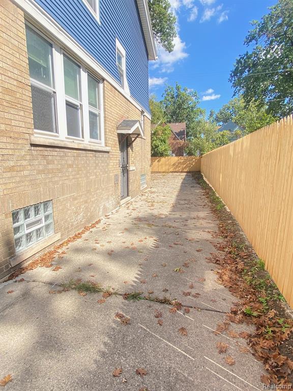5050 Three Mile Drive, Detroit, MI 48224