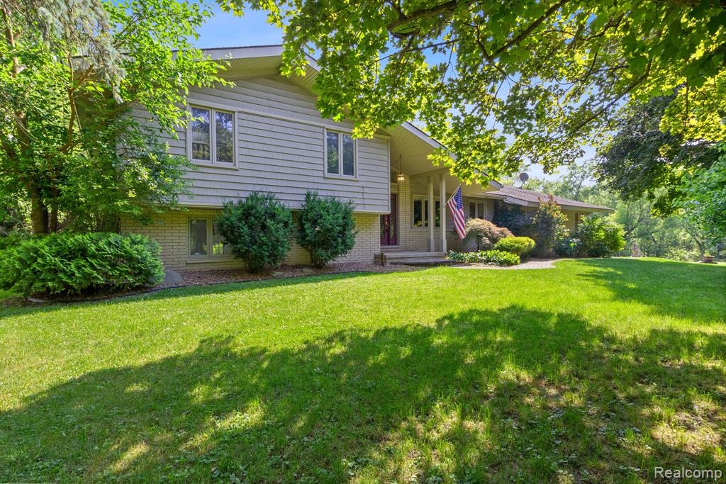 54655 PONTIAC Trail, Milford, MI 48381 — Photo 2