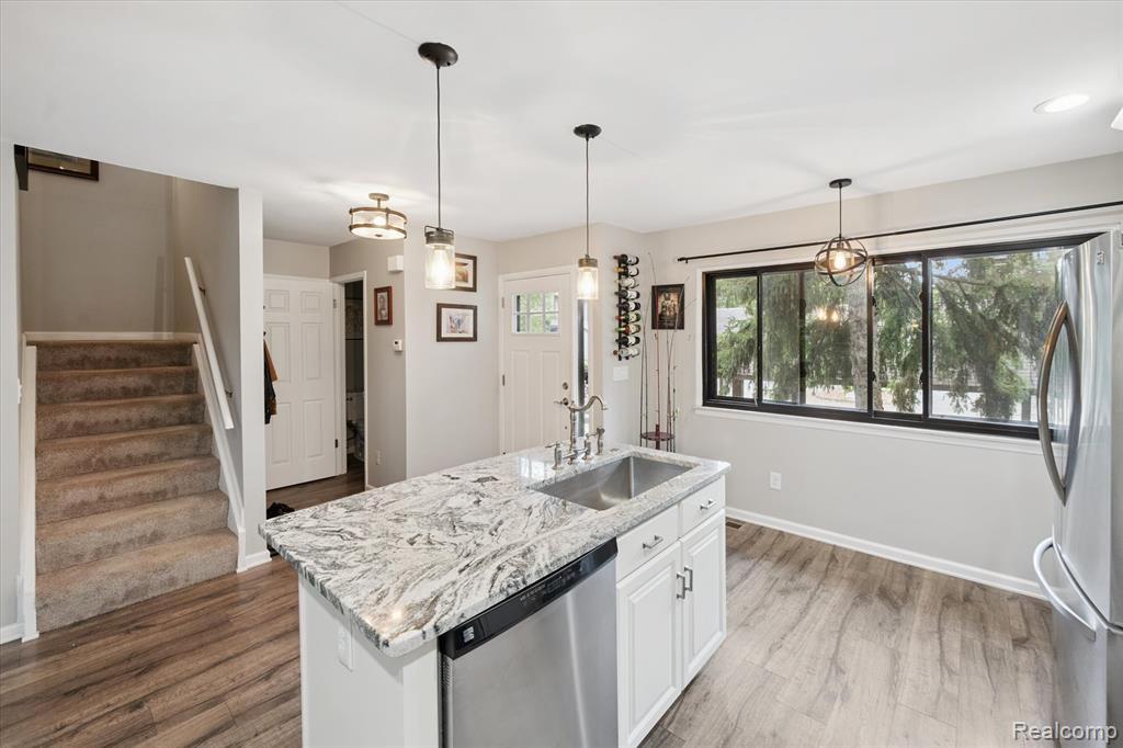 566 Foxboro Square, Brighton, MI 48116 — Photo 10