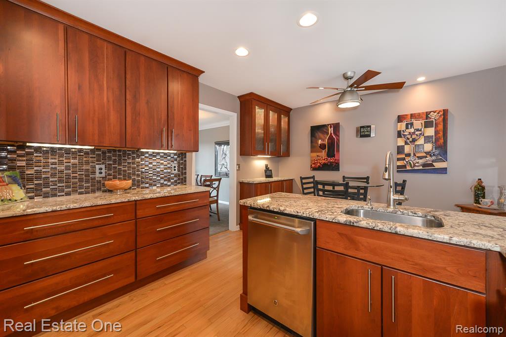 4490 GOLF VIEW Drive, Brighton, MI 48116 — Photo 27