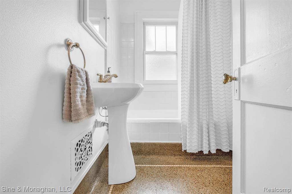 424 W Hudson Avenue, Royal Oak, MI 48067 — Photo 25