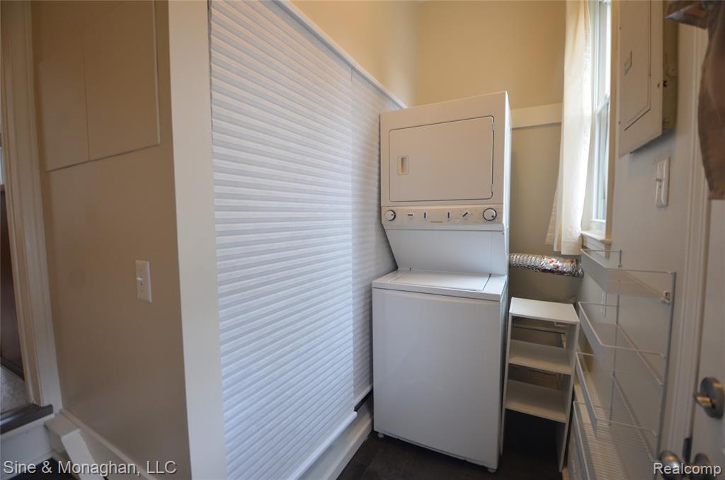 421 W Kalama Avenue S, Madison Heights, MI 48071 — Photo 34