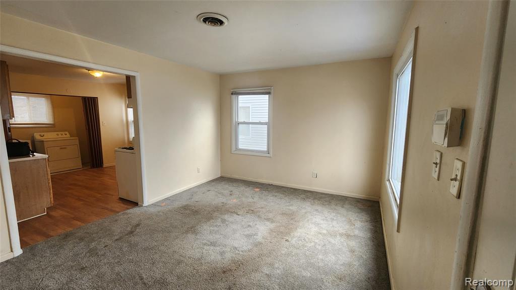 585 E Harwood Avenue, Madison Heights, MI 48071 — Photo 3