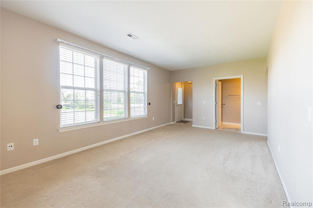 26624 Kirkway Circle, Woodhaven, MI 48183 — Photo 9