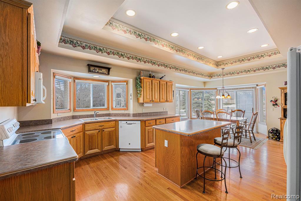 50190 MAGDALINA Drive, Macomb, MI 48044 — Photo 9