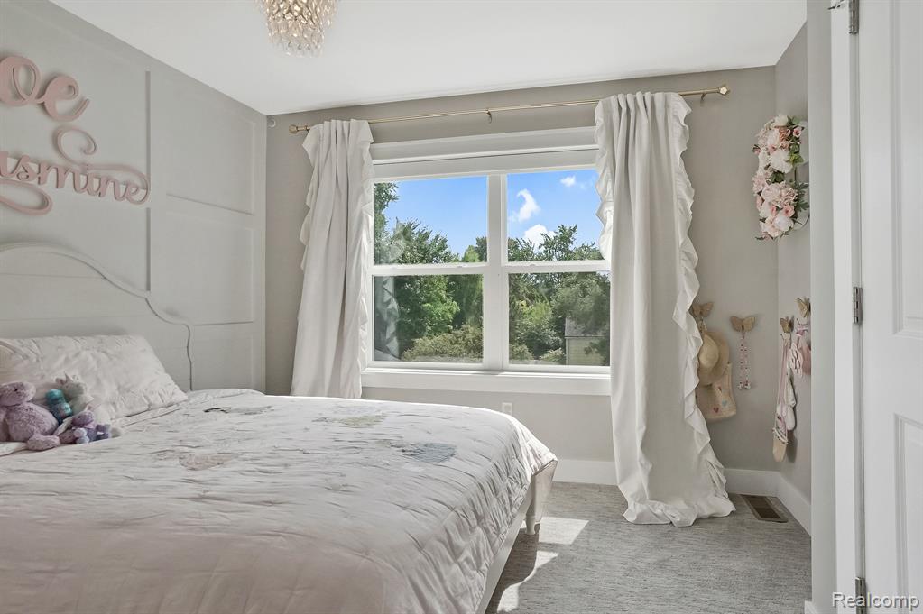 902 FERNWOOD Road, Royal Oak, MI 48067 — Photo 37