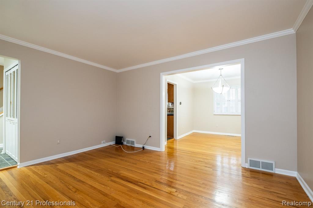 4256 BIEBER Drive, Sterling Heights, MI 48310 — Photo 9