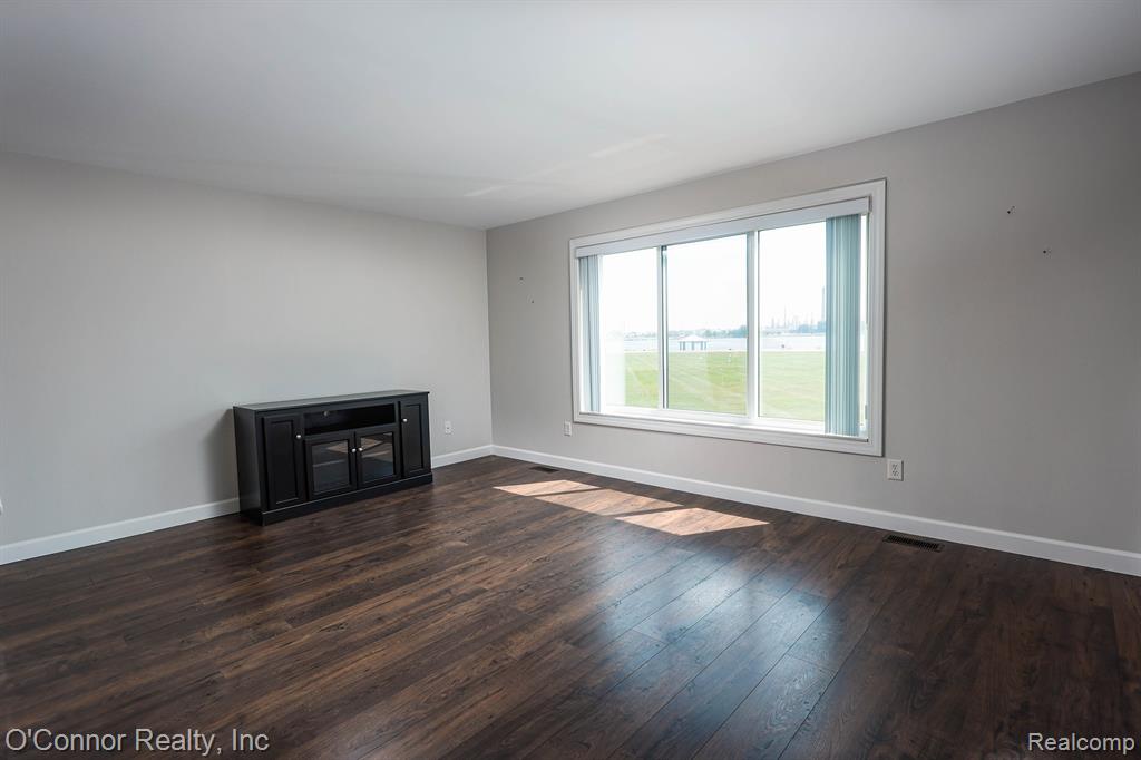 1660 River Road, 38, Marysville, MI 48040 — Photo 3