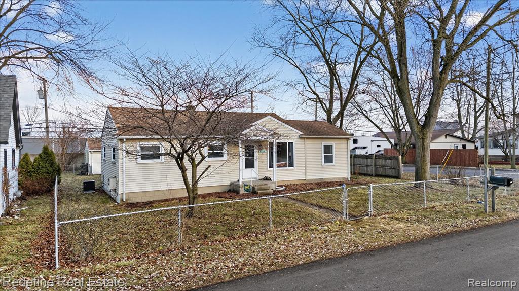 1517 Lillian Street, Westland, MI 48186