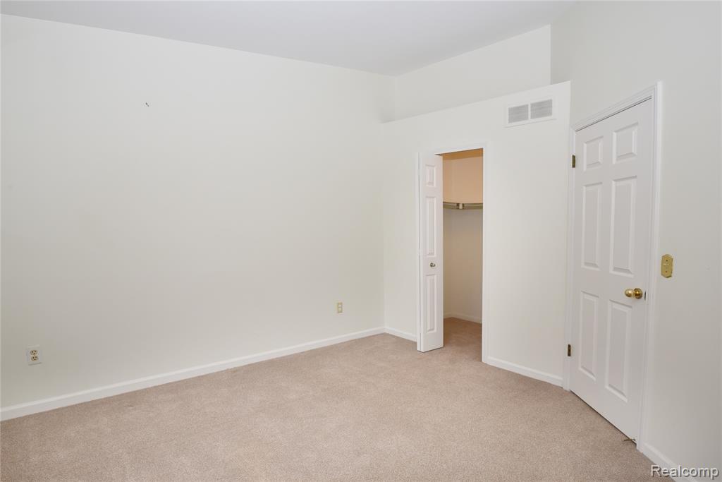 7296 Green Farm Road, West Bloomfield, MI — Photo 22