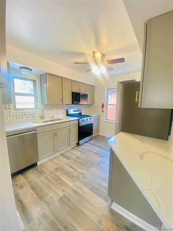 734 Highland Street, Wyandotte, MI 48192 — Photo 21