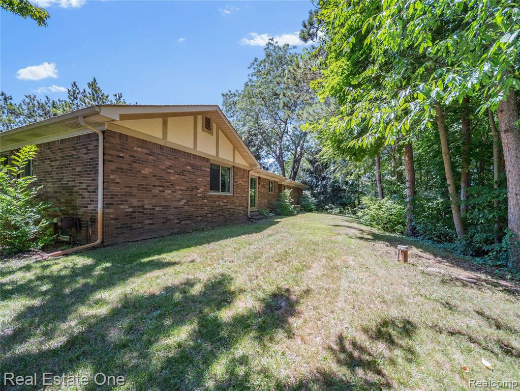 5223 Red Fox Drive, Brighton, MI 48114 — Photo 24