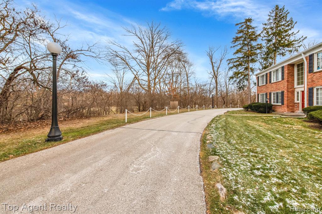 32718 GRAND RIVER Avenue, D7, Farmington, MI 48336 — Photo 21