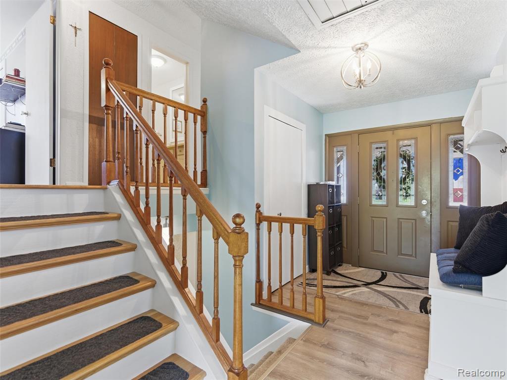1373 Glenwood Drive, Troy, MI 48083 — Photo 4