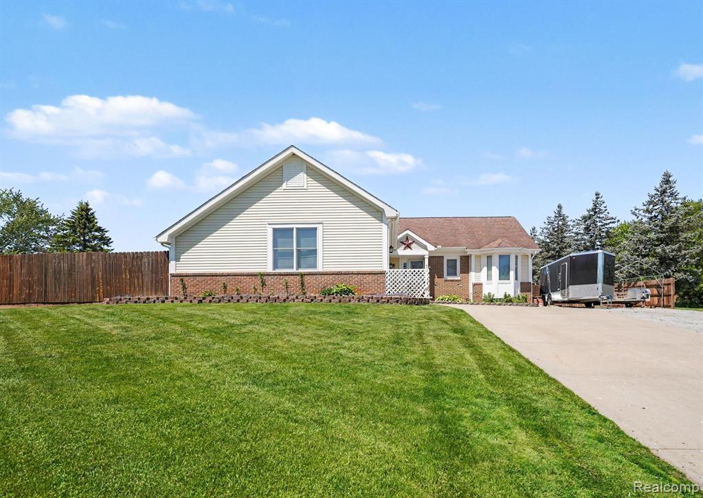 8012 Fox Hollow Road, Goodrich Vlg, MI — Photo 2