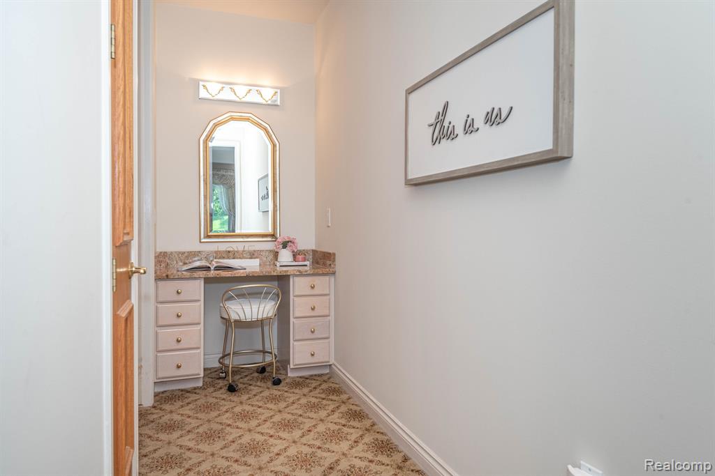5003 HICKORY POINTE Drive, Orchard Lake Village, MI 48323 — Photo 40