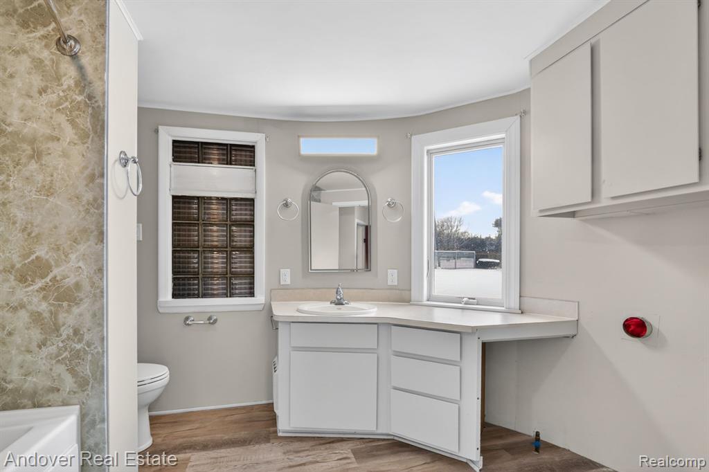 4055 Mitchell Drive, Flint, MI 48506 — Photo 16