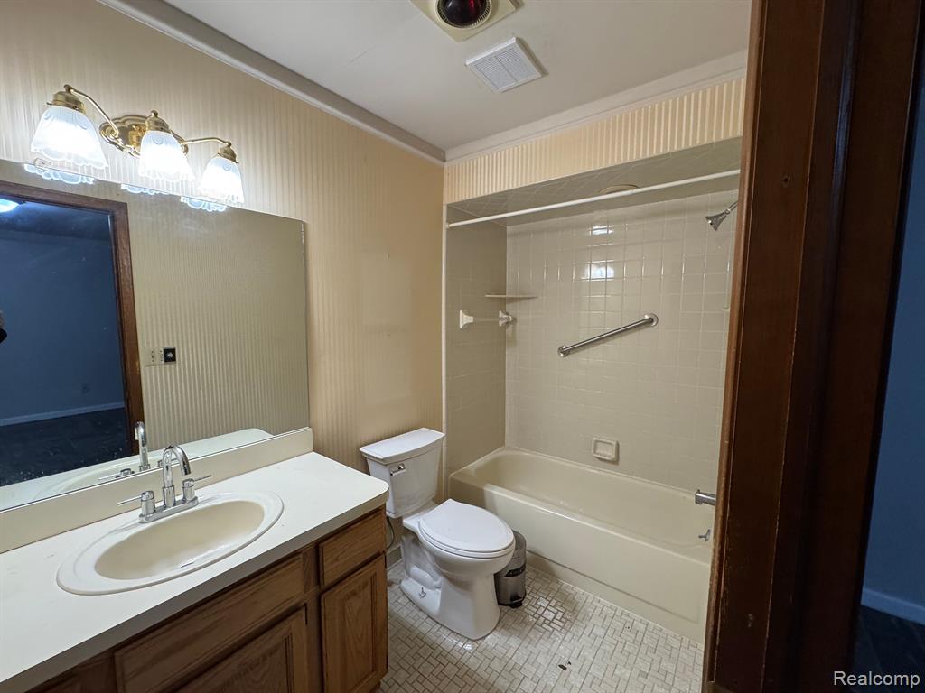 6218 N INKSTER Road, Dearborn Heights, MI 48127 — Photo 7