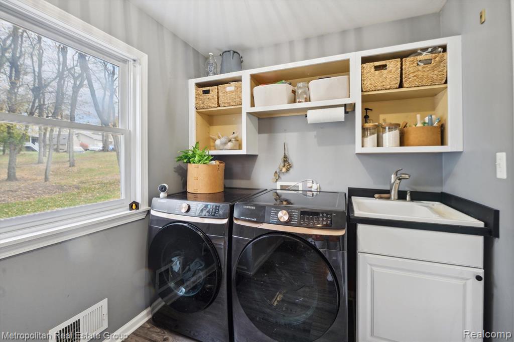 9327 LAKE CREST Drive, Whitmore Lake, MI 48189 — Photo 12