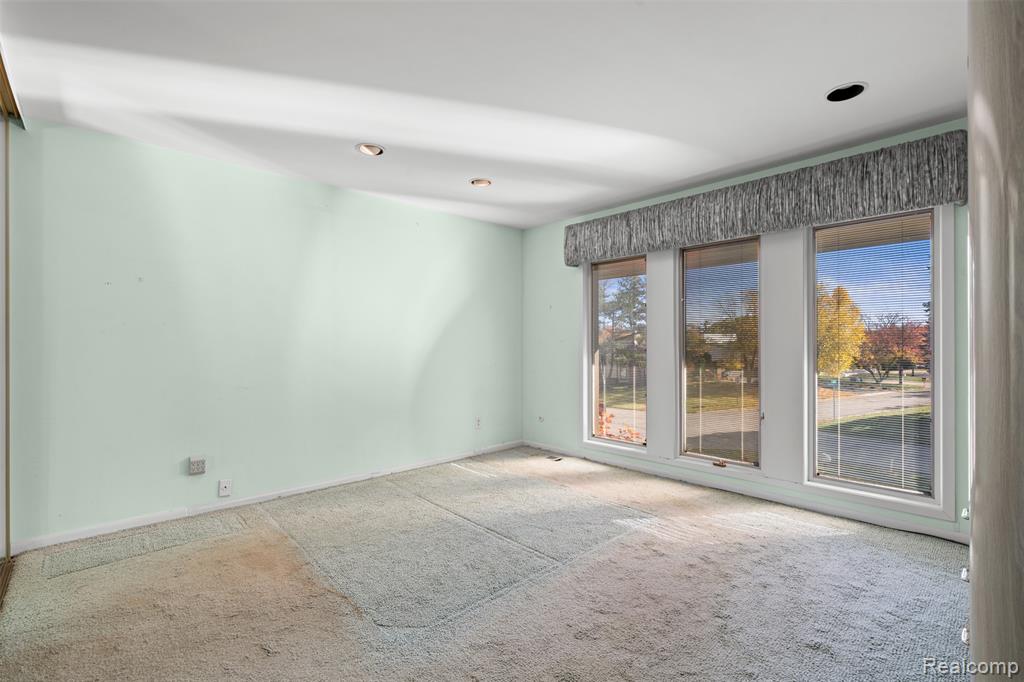 4724 Tara Court, West Bloomfield, MI 48323 — Photo 32