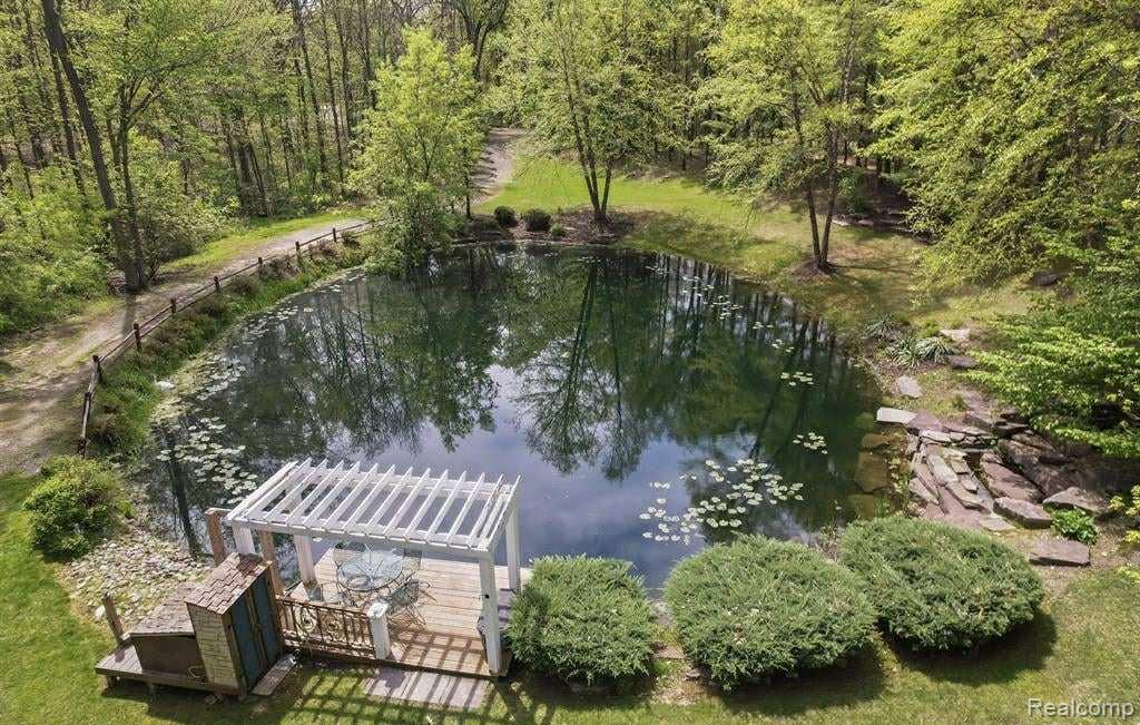 561 Valley Drive, Milford, MI 48381 — Photo 78