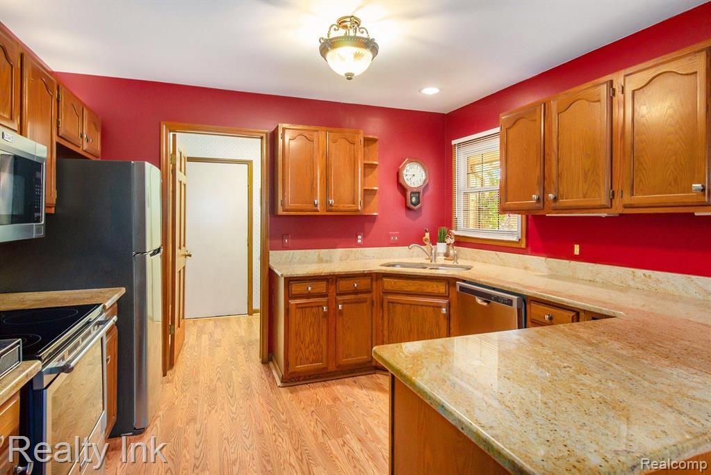 808 MAPLEWOOD CT, Brighton, MI 48116 — Photo 5