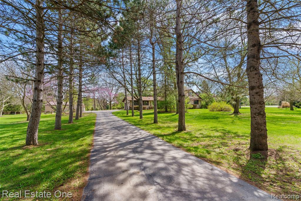 9050 Earhart Road, South Lyon, MI 48178 — Photo 4