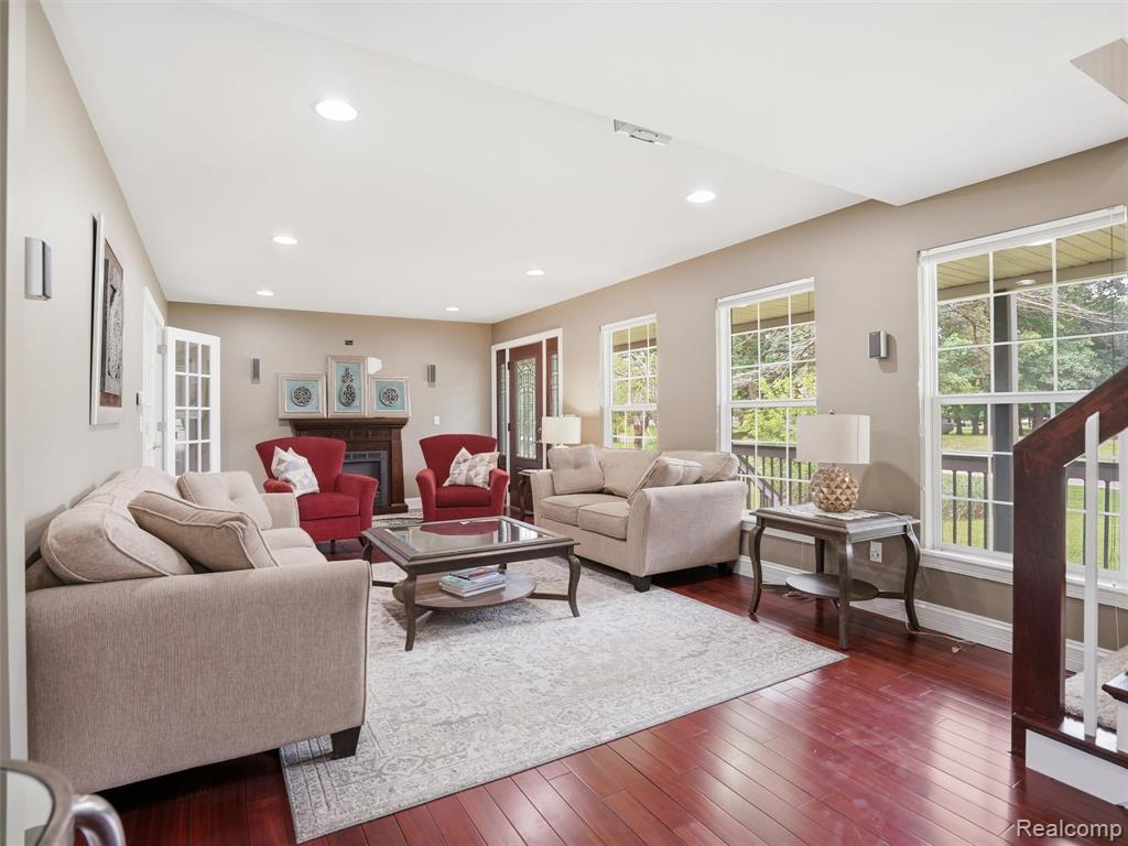 5556 Ormond Road, White Lake, MI 48383 — Photo 9