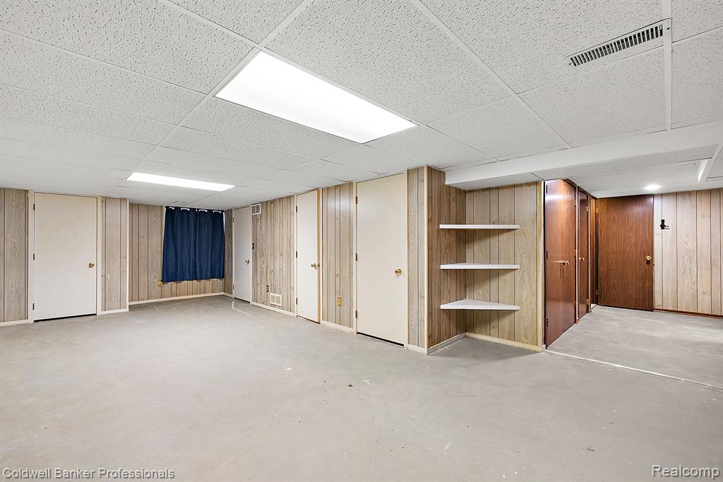 2685 ROUNDTREE Drive, Troy, MI 48083 — Photo 28