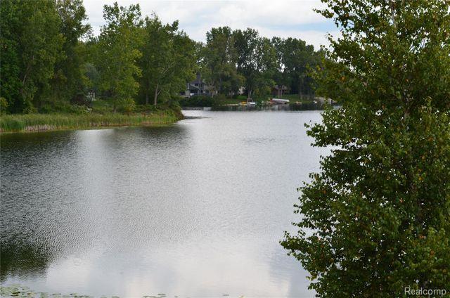 1974 Sandy Shores Drive, Oxford, MI 48371 — Photo 10