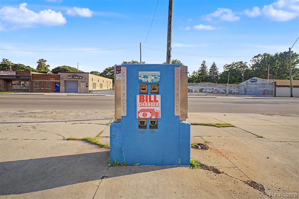 19639 W Warren Avenue, Detroit, MI 48228 — Photo 7