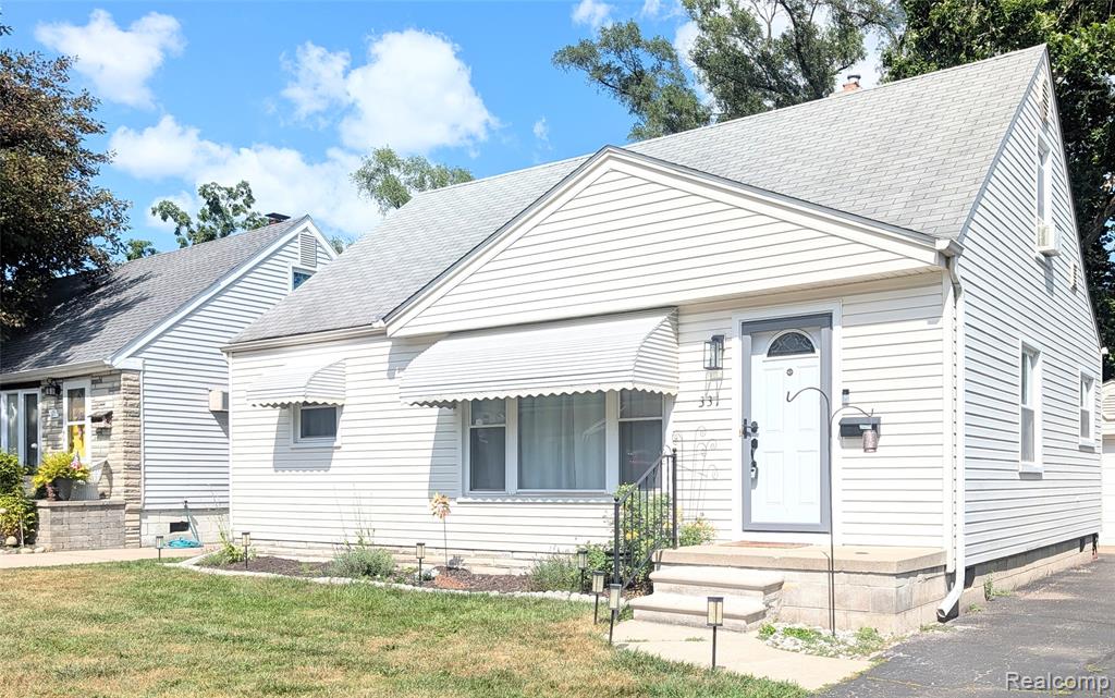 331 S Chocolay Avenue, Clawson, MI