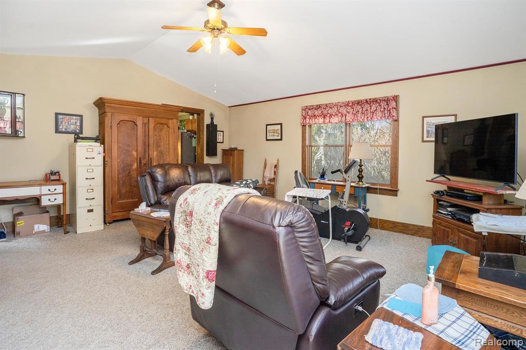 8675 Canal Road, Sterling Heights, MI 48314 — Photo 17