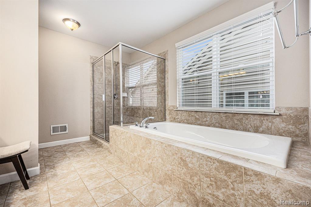 4846 E Stonegate Circle, Lake Orion, MI — Photo 18
