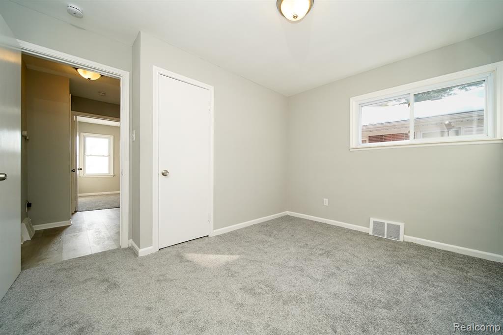 750 E Hayes Avenue, Hazel Park, MI 48030 — Photo 26