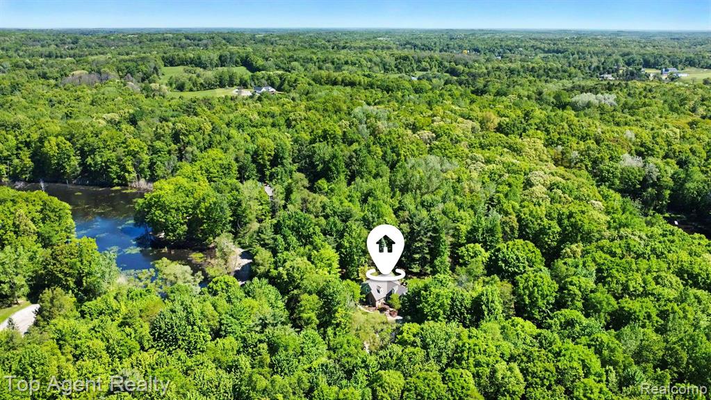 2411 Farmbrook Trail, Oxford, MI 48370 — Photo 42