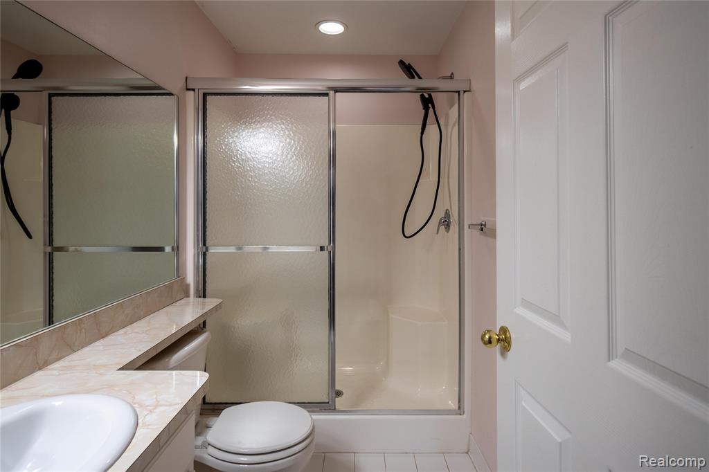 41063 Millbrook Drive, Sterling Heights, MI 48314 — Photo 22