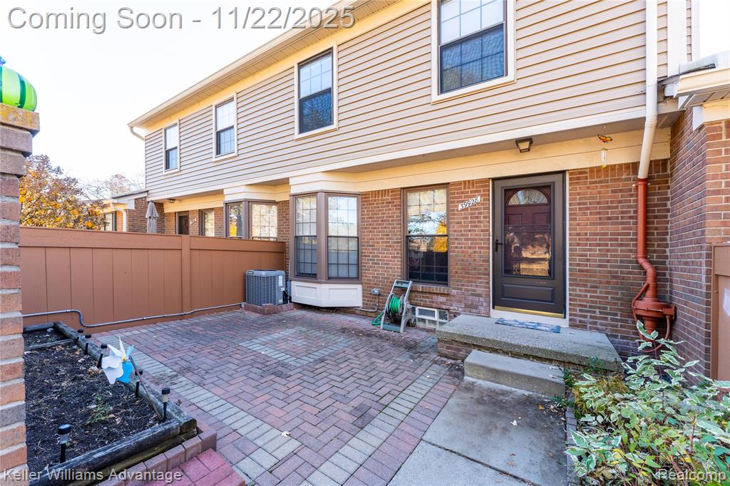 39928 Crosswinds, Novi, MI — front exterior