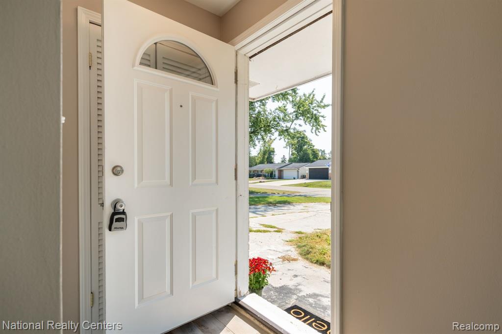 40960 MOORINGSIDE, Novi, MI — Photo 2