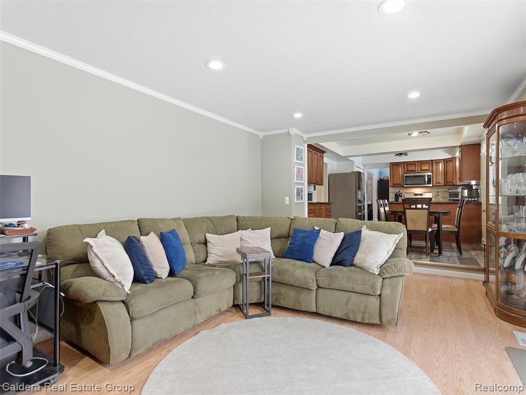 5920 Montgomery Drive, Utica, MI 48316 — Photo 11