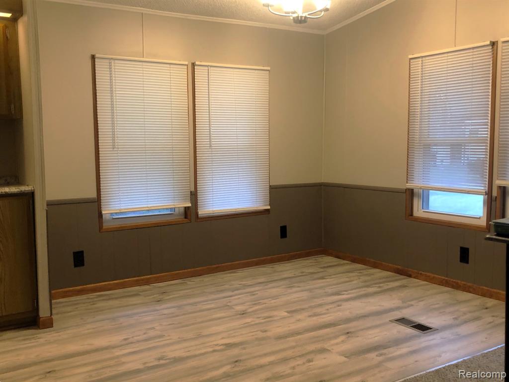 608 Holly Court, Jonesville, MI 49250 — Photo 9