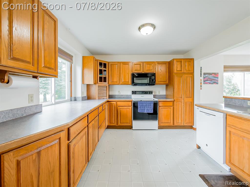 6398 High Valley Drive, White Lake, MI 48383 — Photo 8