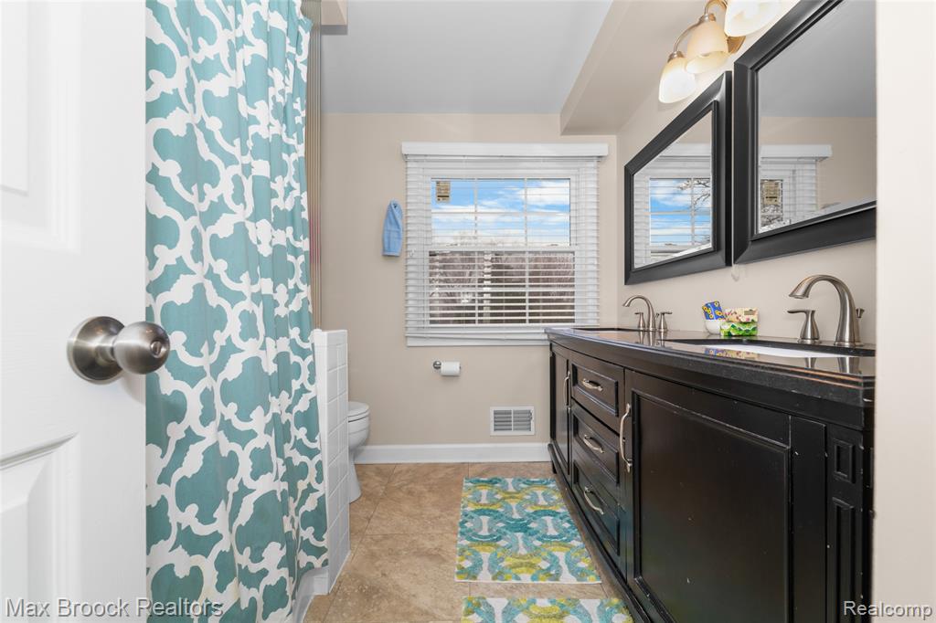 7118 Cathedral Drive, Bloomfield Hills, MI 48301 — Photo 46