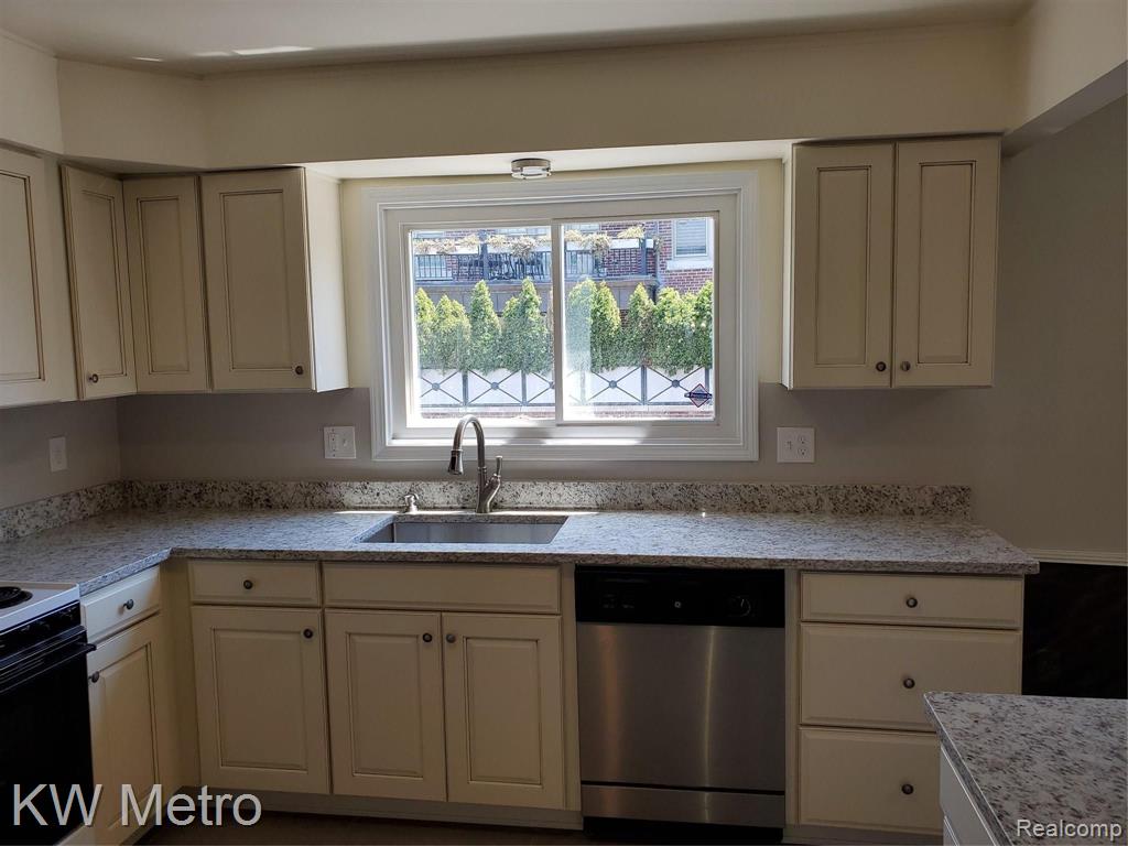 553 N OLD WOODWARD Avenue, Birmingham, MI 48009 — Photo 6