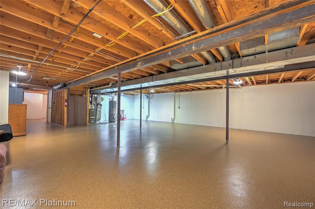 807 Whisperwood Drive, 70, Fenton, MI 48430 — Photo 38