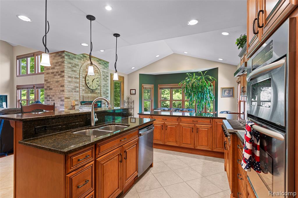 13733 Crooked Creek Lane, Carleton, MI 48117 — Photo 10