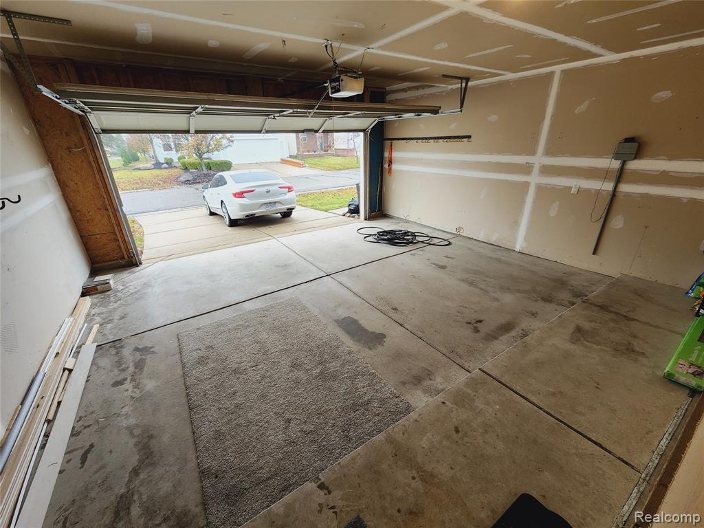 5184 Meadow Crest Circle, Holly, MI 48442 — Photo 33