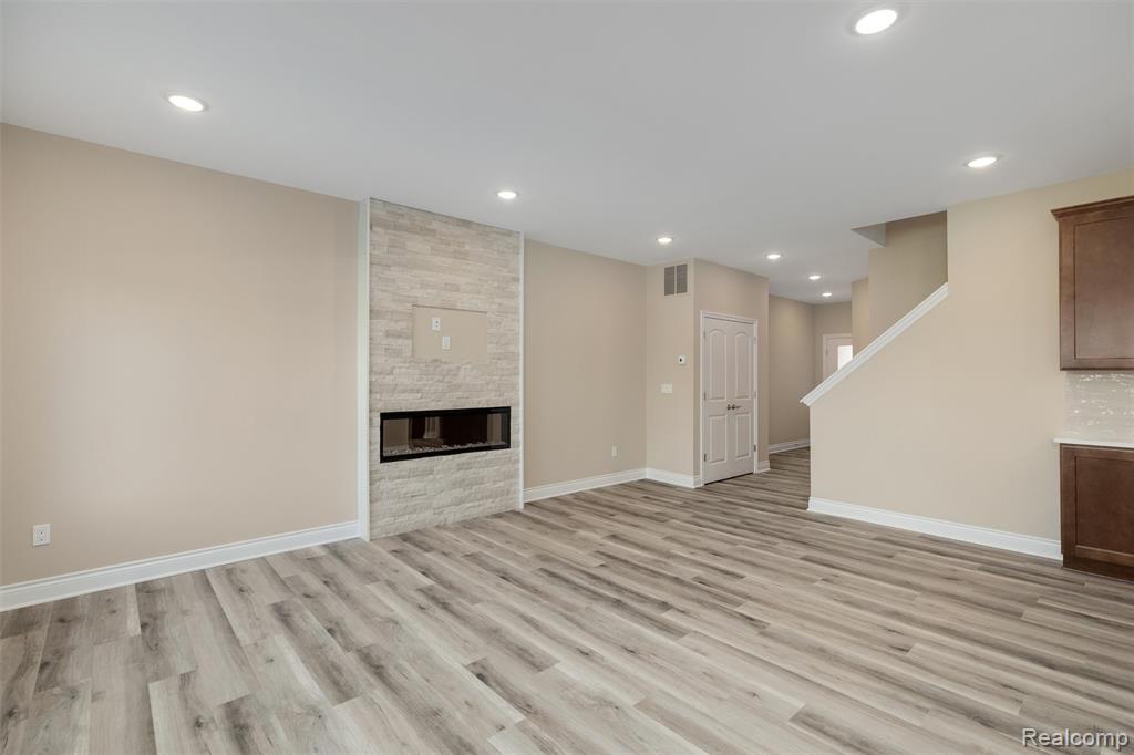 811 Balmoral Ln, Troy, MI 48085 — Photo 6