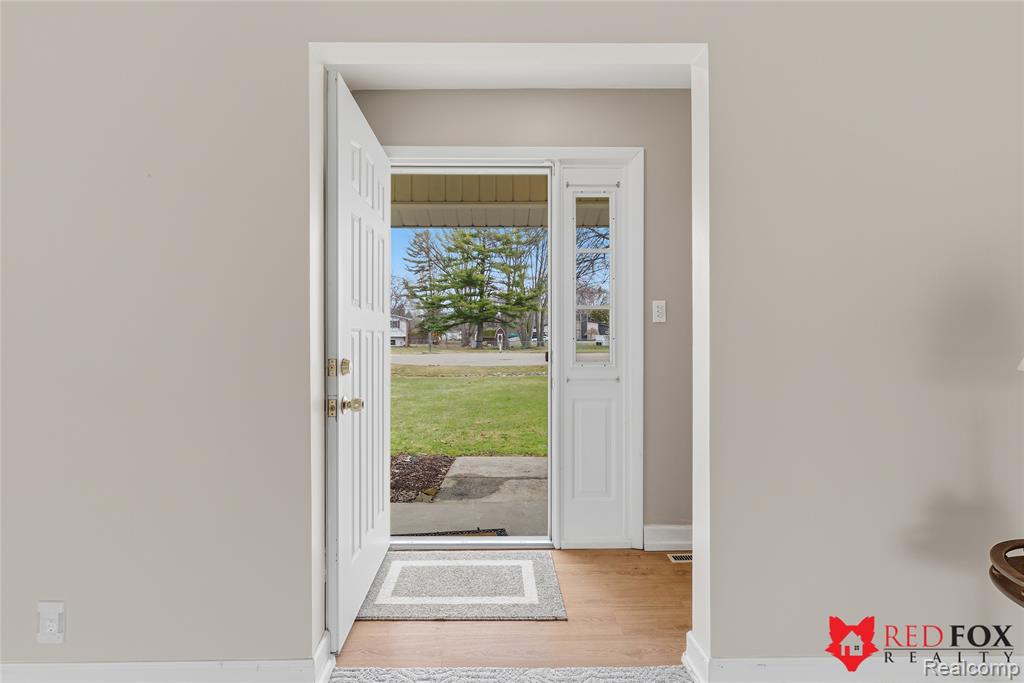 5368 Oaktree Court, Flint, MI 48532 — Photo 6